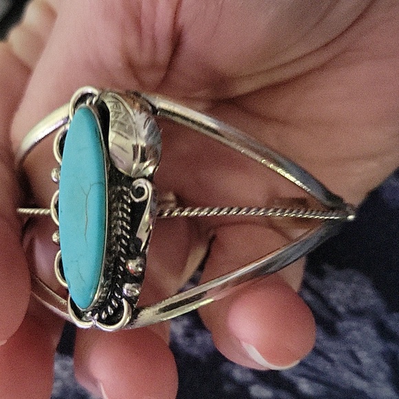 Navajo Sterling and Turquoise Cuff - Picture 4 of 5